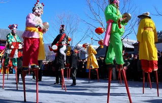 继鞠婧祎后,新晋“古装女神”彭小苒“踩高跷”拍戏,身高被质疑_百度知