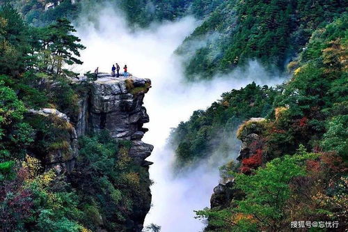 山峰兀立的意思，兀立的意思解释三年级