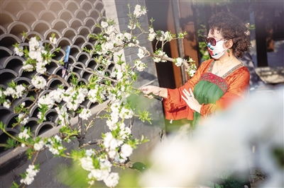 游春图 展子虔，游春曲二首其一王维
