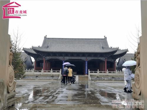 天下衙门朝南开,有理无钱莫经来。 是什么意思?