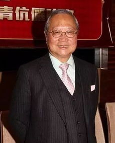 钟嘉欣挺三胎孕肚秀恩爱,她的丈夫是什么人呢?