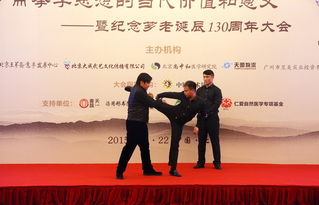我看过这部电影但不知道名字。好像是部韩国电影。谁来告诉我这个男主角