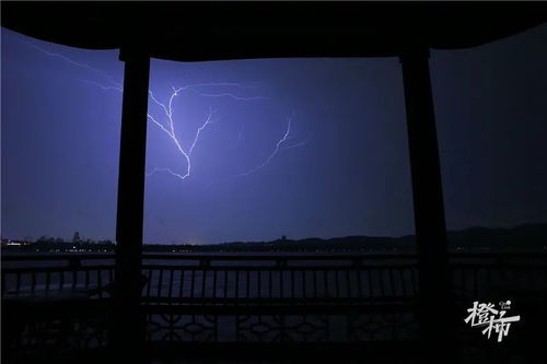 雷声轰轰还是雷声隆隆