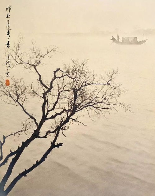 “昨夜江边春水生,蒙冲巨舰一毛轻。向来枉费推移力,此日