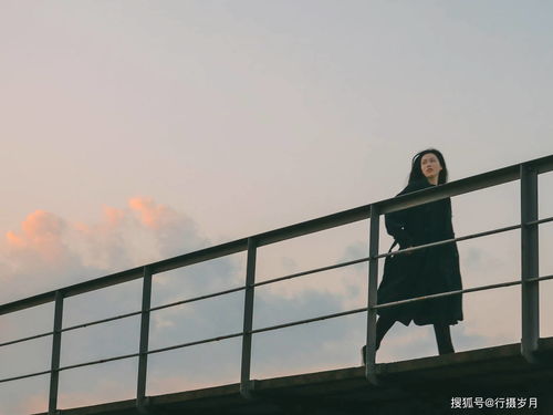 伫立的近义词