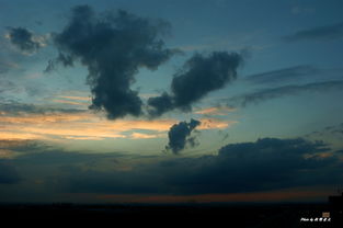 乌云,为什么是灰黑色的?