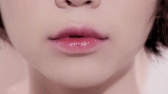 咬唇妆图片，咬唇妆口红