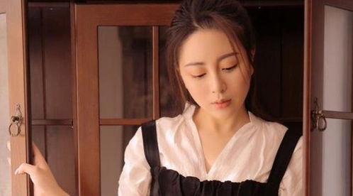 朋友圈也貌似跟我有关,微信头像也是跟我一起去玩的照片?