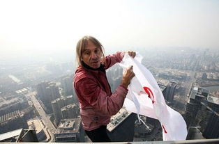 阿兰罗伯特默里，阿兰罗伯特帕劳徒手爬楼视频