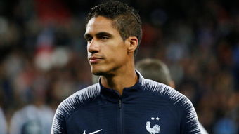 瓦拉内妻子，瓦拉内转会曼联