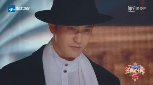 出乖露丑的拼音