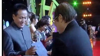 给孔子颁发一个奖,并写颁奖词