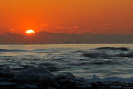 如泉涌般喷薄而出的意思，喷薄而出的意思解释是什么