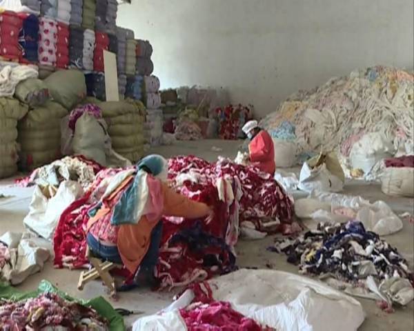 一粒谷占满屋打一物