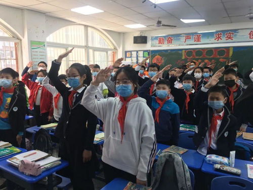 红领巾的来历和意义50字，红领巾的来历和意义图片