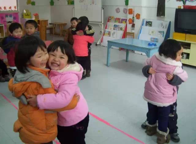 幼儿英语课堂游戏有哪些，幼儿英语课堂游戏:百宝箱英语教学