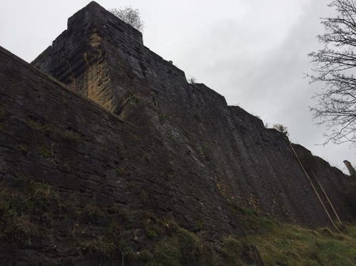 壁垒森严是褒义词还是贬义词,近义词和反义词成语解释