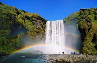 古诗飞流直下三千尺,疑是银河落九天。上两句是什么