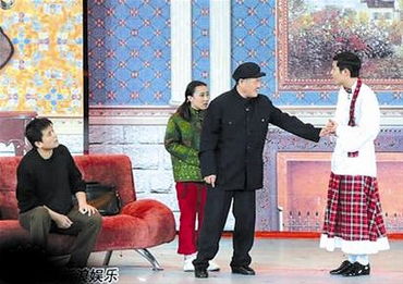 赵本山小品不差钱丫蛋坐在赵本山腿上，赵本山小品不差钱的四分钟