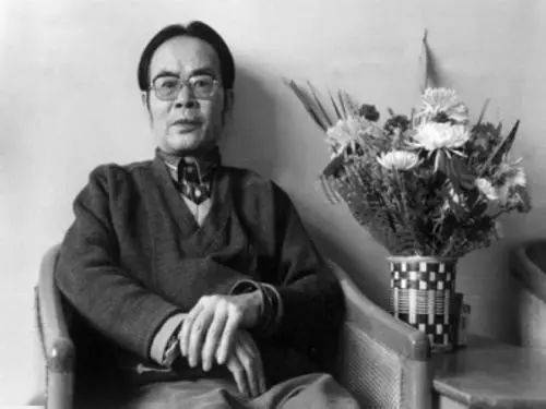 名人传作者简介50字，名人传作者简介200字