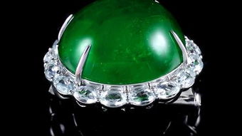 宝石绿适合什么肤色的人穿，宝石绿松石