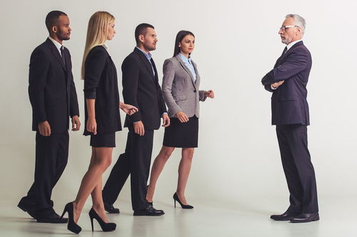 仪态万方的意思解释词语，仪态万方意思是什么女子