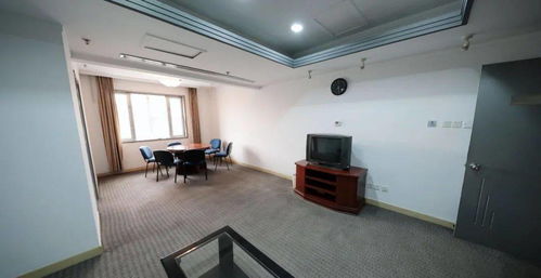 请问下飞机以后,飞机场有休息室么?