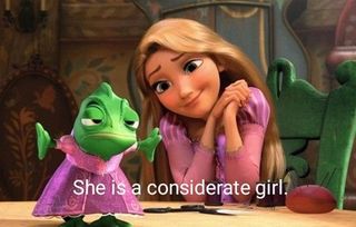 体贴的英文怎么读kind，她有时候很严厉有时候很体贴的英文