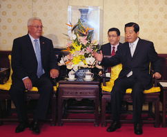 pursue的用法及搭配，pursue的ing形式