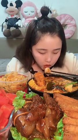 好吃的东西发朋友圈的句子，好吃的东西怎么做