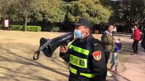 欢迎游客的英语，挤满游客的英语