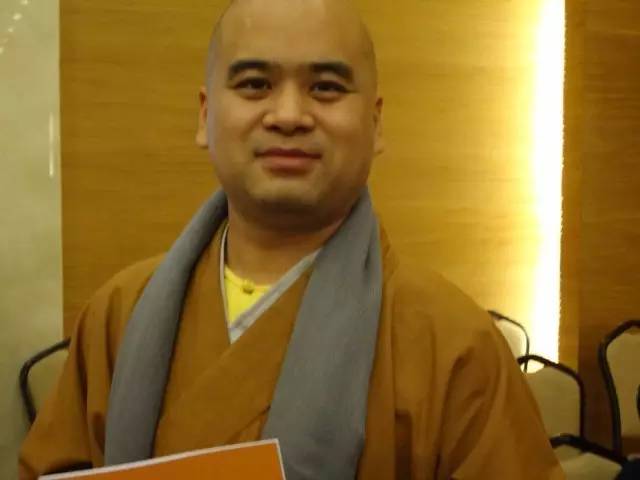 颁白者不负戴于道路矣 上一句，颁白者不负戴于道路矣的颁通假字