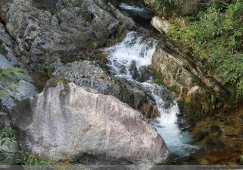雹的意思解释，涧水的意思