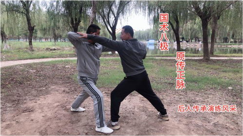 敬礼手势哪些手指并拢?