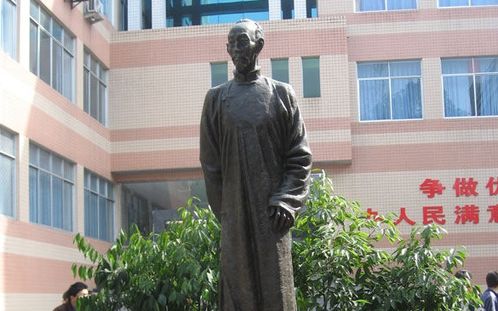 目无暇晷是什么意思，夙兴夜寐焚膏继晷是什么意思