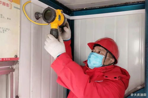 风掣红旗冻不翻的上一句