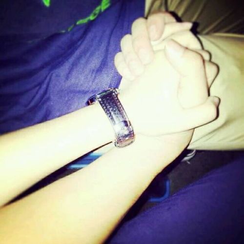 现实一点的牵手照片真实，真实一点的牵手照片