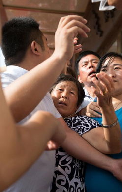 推推搡搡的意思解释，推推搡搡拼音怎么读