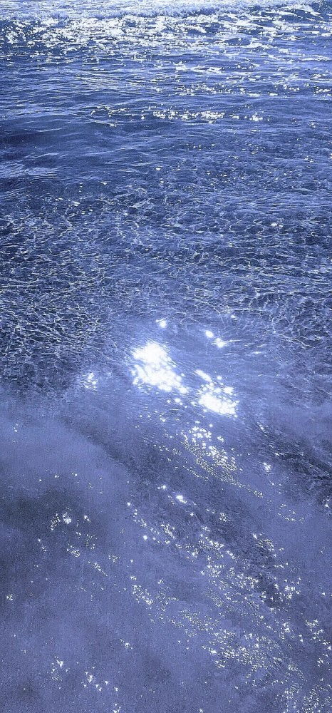 波光粼粼,水波不兴 上下天光,一碧万顷，波光粼粼类似的词语