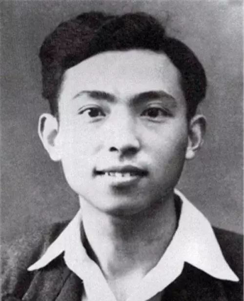 诗人穆旦简介，穆旦简介50字