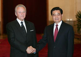 "主持" 英语怎么说