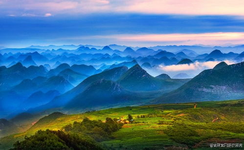 叠嶂层峦，叠嶂层峦的意思
