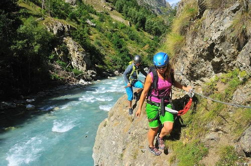 砯崖的读音是什么，砯崖转石万壑雷是什么意思