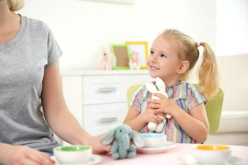 词语搭配好奇地什么，好奇地什么动词