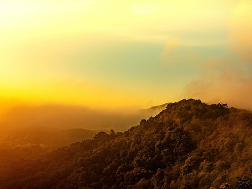 人杰地灵的上联是什么，人杰地灵前一句怎么说