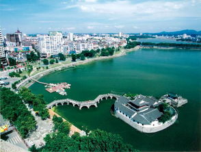 赵丽宏的《三峡船夫曲》(原文)