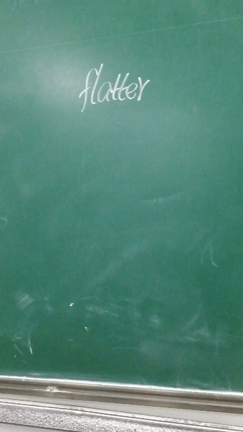 flattered，flatter怎么记忆