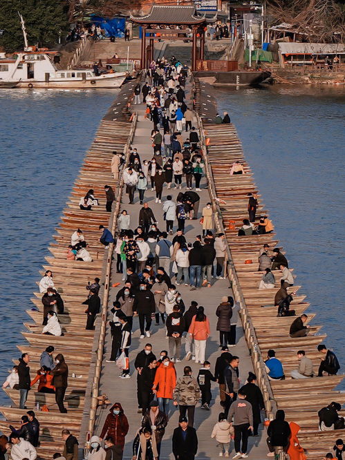 郁孤台下清江水,中间多少行人泪