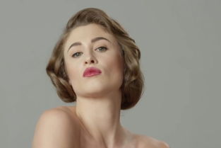 妆扮的拼音，妆扮的近义词是什么