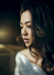 汤唯4岁女儿照片被公开,看到真实颜值后,网友:太会长了,你怎么看?_百 